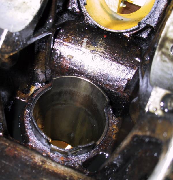 R-R PIII - chipped cylinder liner